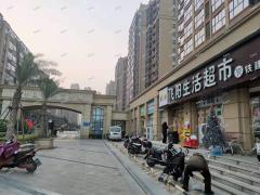 青秀城小区门口第一家大型生鲜超市转让，消费能力高