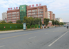 (出租) 本商铺门面大，周围人气旺，交通方便，四周学校多学校