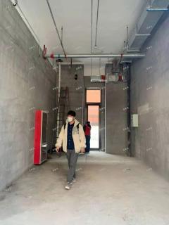 万达金街二楼中心位置，旺铺出租，带免租期，赠送大露台