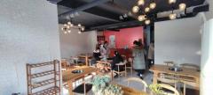 淄川师专大学商业街精装修火锅店转让，免租一年