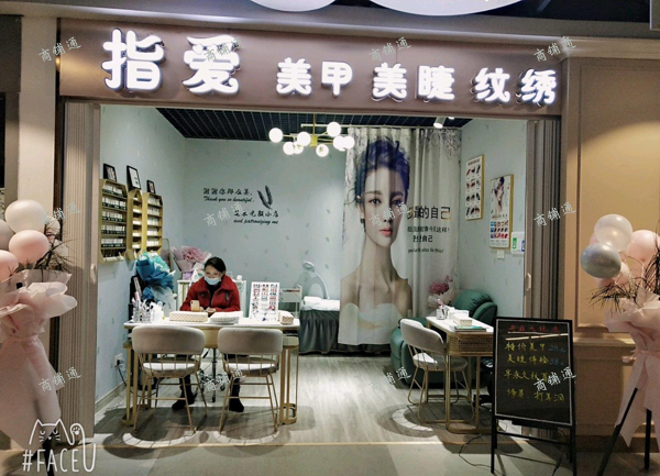 (转让) 25个平方左右，靠近商场门口，比较显眼的地方