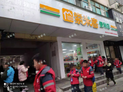 竞晖学校旁十字路口便利店对外转让，人流密集地