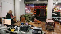新洪城大市场旁小区口快递店转让，有一千五稳定客源