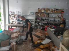 新洪城大市场旁小区口快递店转让，有一千五稳定客源