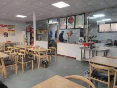 张店实验小学旁餐饮店转让，周边五个小区，可空转