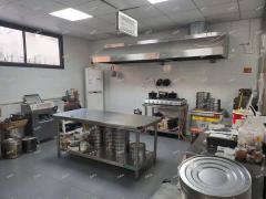 张店实验小学旁餐饮店转让，周边五个小区，可空转