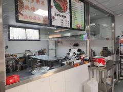 张店实验小学旁餐饮店转让，周边五个小区，可空转