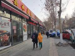 张店实验小学旁餐饮店转让，周边五个小区，可空转
