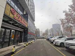 世纪路与商场西街路北精装修旺铺出租，可做家具城、展厅等行业