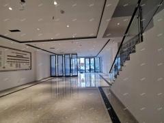世纪路与商场西街路北精装修旺铺出租，可做家具城、展厅等行业
