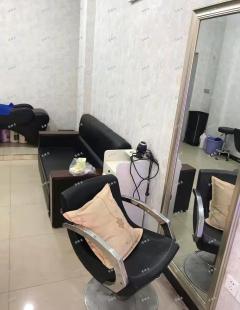 月赚一万，有大量稳定老客户，营业中美发店急转