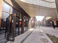 万达金街沿街旺铺出租，多行业可做，客流量集中