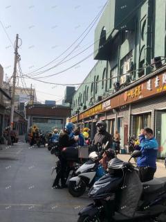 张店衣品汇服装旁新美食街火热招商中，外卖集中地