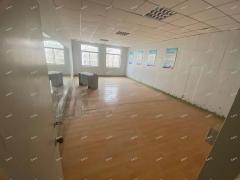 市体育中学对面沿街奶茶店转让，多行可做，上班族多！