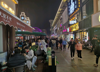 (出租) （王府井广场）现有30㎡店铺出租，沿街一楼，可打通！