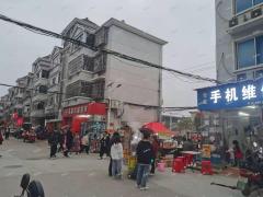 双港新村三区大型小吃街店铺转让，自带人流租金便宜