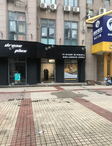 (出租) 学校对面好停车，可租100-250平米