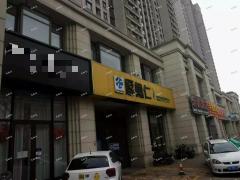 人民路沿街婚纱店空铺转让，豪华精装修格局通透好用！