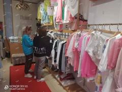 长胜大市场服装店转让，适合多个行业客源稳定