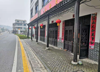 (出租) 临近街道，交通便利，有免费停车位的商铺出租