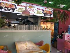 旅游商贸学校商业街餐饮店转让，消费高有学生有居民