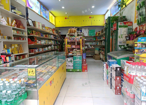 (转让) 附近有公交车站，商场，小区，幼儿园，人流量大，可空转！