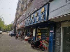 南昌三中对面沿街餐饮店招租，后面是小区人流量大