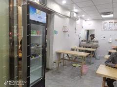 上海路学校对面餐饮店转让，客流量大还可做饭住人