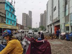 恒茂梦时代广场餐饮店转让，无行业限制人流量大