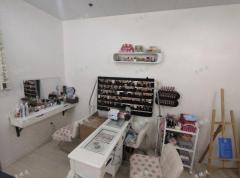 张店华润大厦美容店带设备转让，消费人员集中停车方便