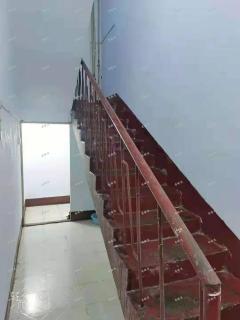 周村东门路上下两层空铺出租，位置明显，适合多种行业