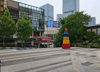 (转让) 位于光环商场正对面，人流超大，开间超宽。
