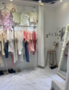 (转让) 店铺位于主通道中心位置，可做服饰鞋包美甲，人流量大