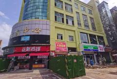 青山湖正元购物中心10到2百平方出租，对面就是大学