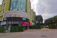 青山湖正元购物中心10到2百平方出租，对面就是大学