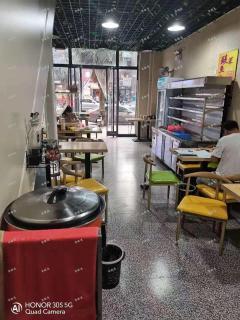 小区出入口沿街精装修餐饮，附近都是学校人流量大