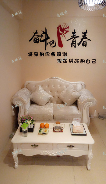 (转让) 交通便利，楼下就是三峡广场地铁站，大型超市