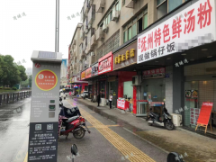 红谷滩紧邻十字路口餐馆转让，人流量大