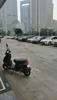 (转让) 对面是写字楼商场地铁口，店铺就在小区出入口旁边