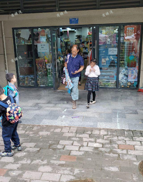 (转让) 超市转让，小区门口，三开门