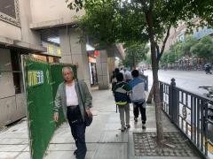 胜利路靠近蛤蟆街纯一楼场地招租，周边唯一空店