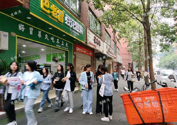 (转让) 壁山金剑路金剑小学大门餐饮街餐饮转让
