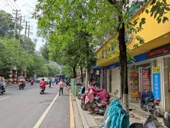 临近地铁口餐饮店转让，旁边就是医院小区学校