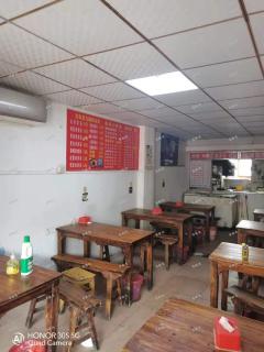 经开区下罗菜市场7年小吃店转让，周边都是学校小区