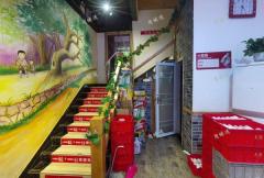 新建区省庄佳苑小区出入口沿街餐饮店转让，自带客源