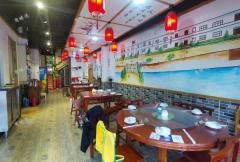 新建区省庄佳苑小区出入口沿街餐饮店转让，自带客源