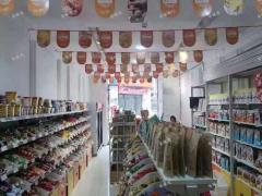 华宇时代星都小区广场沿街零食店转让，人流量大