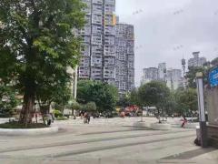 华宇时代星都小区广场沿街零食店转让，人流量大