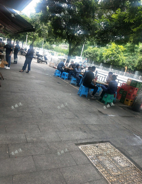 (转让) 重钢厂2号门附近，厂里人特别多，还有几个小区，特别适合做餐饮