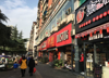 (转让) 个人）XX花园新村转角商铺口岸好盈利服装店转让XX